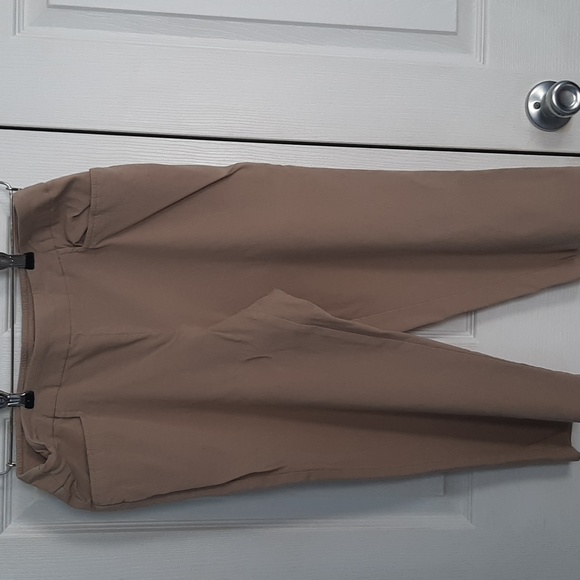 Capri Pants - Picture 1 of 4